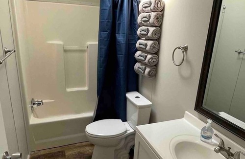 Norwalk House | Cedar Point, Summit Race, Kalahari King Bed with Pop A shot Arcade game