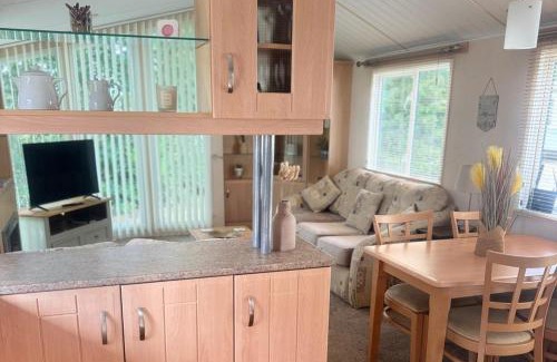 Skegness House | Cedar Retreat Southview - Sleeps 6 Wi-Fi & Garden