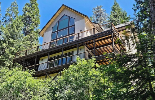 Mi-Wuk Village Cabin | Cedar Rock Cabin: 5-bedroom with AC and fitness room in Mi-Wuk Village