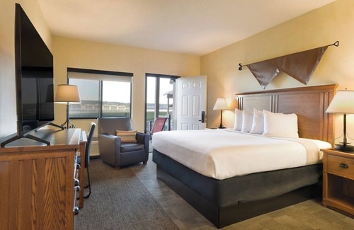 Chamberlain Hotel | Cedar Shore Resort