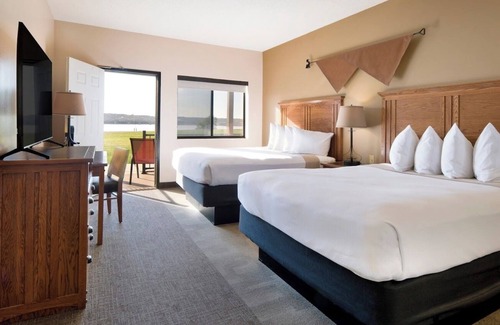 Chamberlain Hotel | Cedar Shore Resort