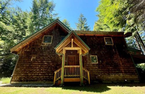 Gold Beach House | Cedar Valley Lodge