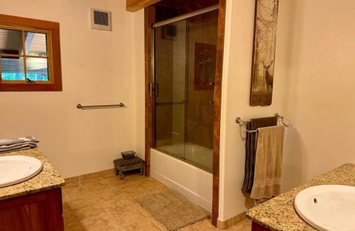 Gold Beach House | Cedar Valley Lodge