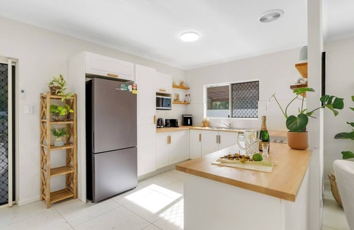 Palm Cove Apartment | Cedar Villa A Designer Pool House by the Beach