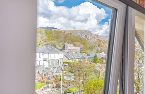 Coniston House | CEDAR WOOD CONISTON, pet friendly, with a garden in Coniston