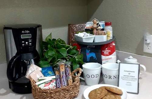 Cedarburg Apartment | Cedarburg 2 br apartment sleeps 1-6 guests in prime location on Washington Ave