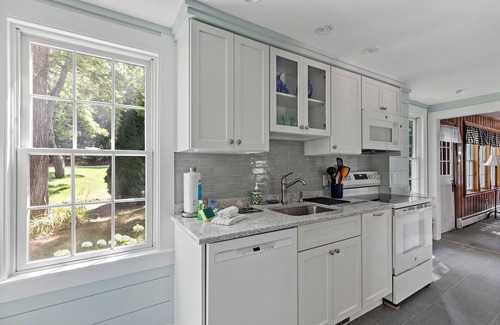 Wellfleet House | Cedardown - Centrally Located Wellfleet 5 Bedroom with AC