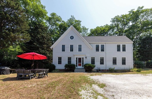 Wellfleet House | Cedardown - Centrally Located Wellfleet 5 Bedroom with AC