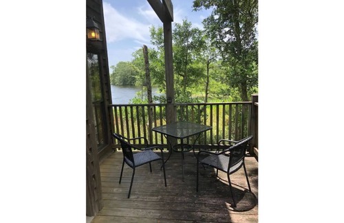 Biloxi Cottage | Cedarhaven - Waterfront Cottage