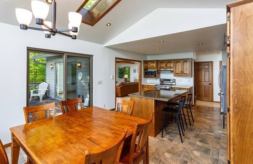 Baileys Harbor Cabin | Cedarview Hideaway - Sleeps 10, Wooded Lot