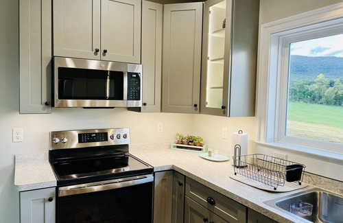 Woodstock Cottage | Celebration Cottage with Mountain Views in beautiful Shenandoah County, Virginia