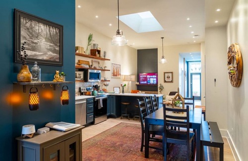 Downtown Chattanooga Apartment | Celebration Penthouse: Sleeps 12, Rooftop, King Beds, Spa