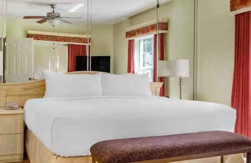 West Kissimmee Hotel | Celebration's Best-Kept Secret! Full Kitchen, Outdoor Pool, Free Shuttle!