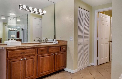 West Kissimmee Hotel | Celebration's Best-Kept Secret! Full Kitchen, Outdoor Pool, Free Shuttle!