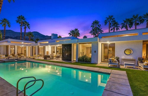 Palm Springs House | 'Celebrity Hideaway' Stunning Views & 4 Suites in