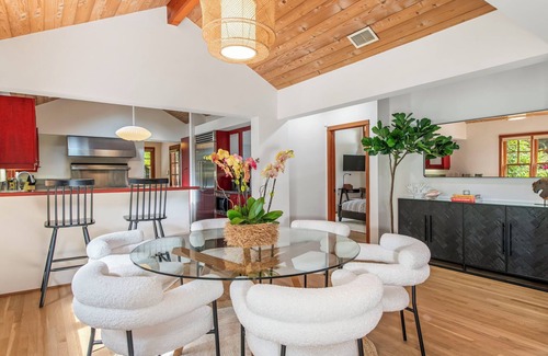 Santa Monica Canyon House | Celebrity Neighborhood Rustic Canyon Resort Compound-Huge Pool/Spa