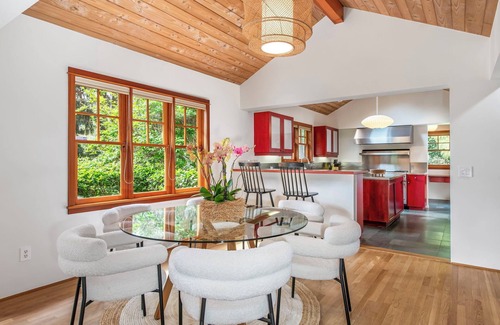 Santa Monica Canyon House | Celebrity Neighborhood Rustic Canyon Resort Compound-Huge Pool/Spa