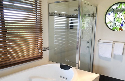 Shadforth House | Celestial Heights: Spacious with stunning panoramic views
