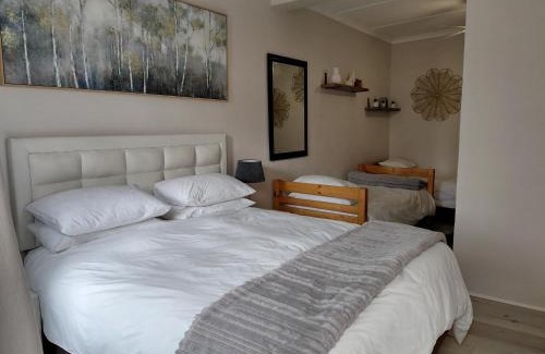 Nahoon Apartment | Cenikma Guest Suites - Family Room 1