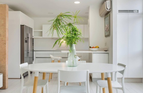 Las Palmas de Gran Canaria Apartment | Central, Luxury Holiday Apartment with Wi-Fi, Air Conditioning & Panoramic View