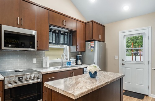 Green Bay House | Cental location, walk to Lambeau, large patio, party garage