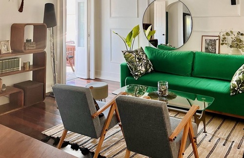 Parede Villa | Centenary property with a lush garden in the town center and near the Ocean