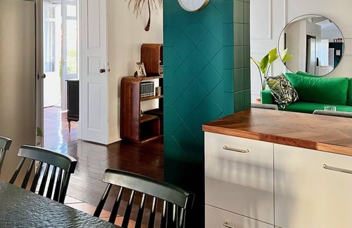 Parede Villa | Centenary property with a lush garden in the town center and near the Ocean