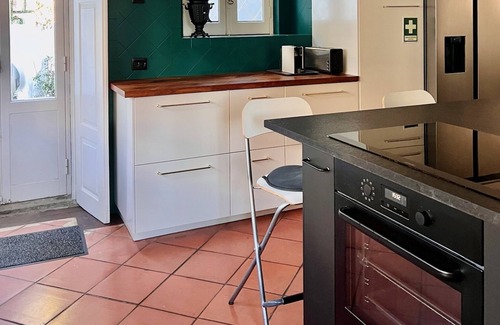 Parede Villa | Centenary property with a lush garden in the town center and near the Ocean