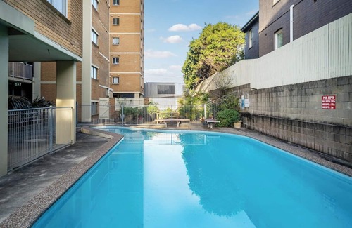 Centennial Park Apartment | Centennial Charm Bright Parkside Escape with Pool
