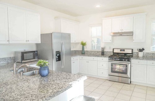 Ontario House | Centennial Cir on Ontario