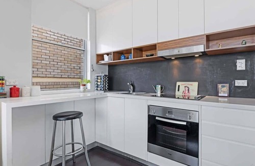 Centennial Park Apartment | Centennial Park Light filled Modern Studio