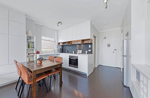 Centennial Park Apartment | Centennial Park Light filled Modern Studio