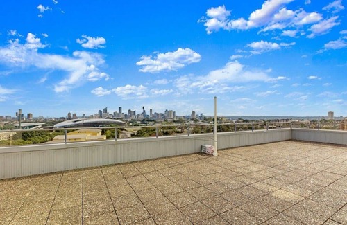 Centennial Park Apartment | Centennial Park Light filled Modern Studio
