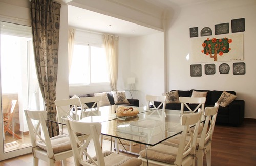 La Petxina Apartment | CENTER 8 guests/A.C./WIFI/PARKING/LUXURY/connected to all destinations