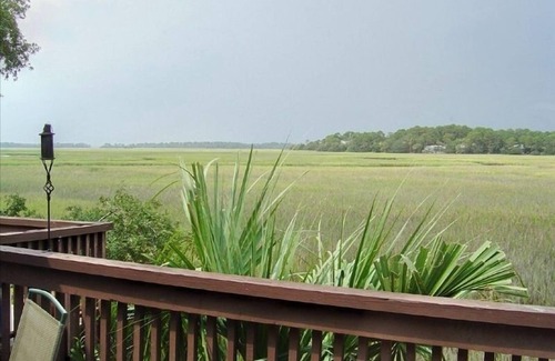 Saint Helena Island House | Center Island Location - Across the Street from the Beach! MAY SPECIALS!