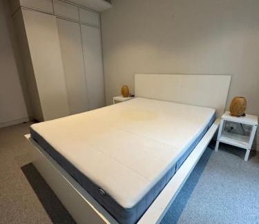 Sydney Central Business District Apartment | Center of Sydney 2 Bedroom Apartment with Balcony