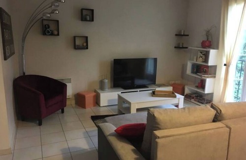 Pierrefonds Apartment | Center Pierrefonds superb quiet apartment + parking lot