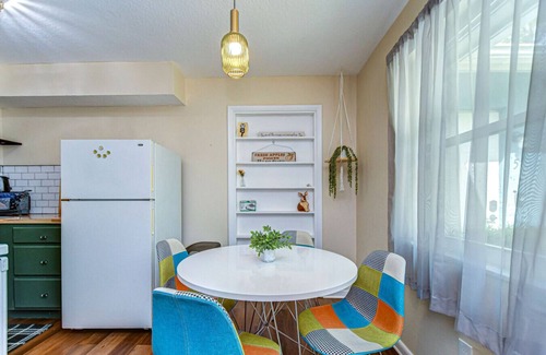 Pinellas Park Apartment | Central 1/1 w heated pool, pets OK. W/D on site