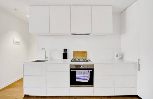 Melbourne Central Business District Apartment | Central 15th floor Apt. near Flagstaff & QV Market