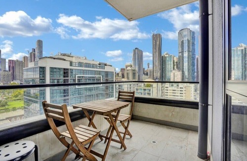 Melbourne Central Business District Apartment | Central 15th floor Apt. near Flagstaff & QV Market