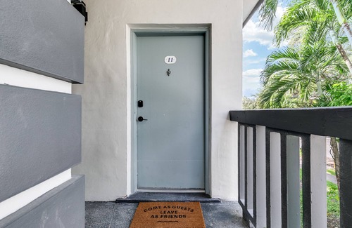 Virginia Gardens Apartment | Central 1b apt | Next to Airport