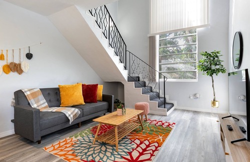 Virginia Gardens Apartment | Central 1b apt | Next to Airport