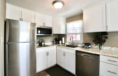 Bull Mountain House | Central 1BR Suite In DT Tigard