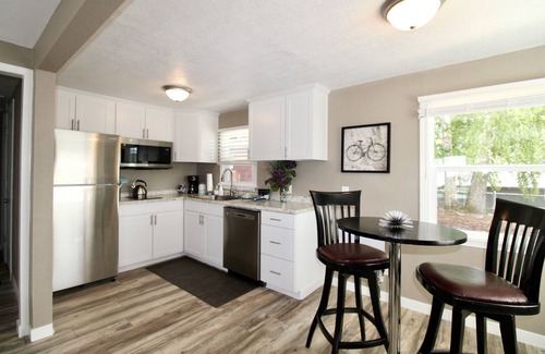 Bull Mountain House | Central 1BR Suite In DT Tigard