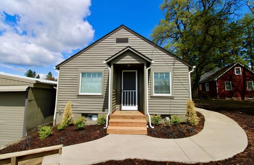 Bull Mountain House | Central 1BR Suite In DT Tigard