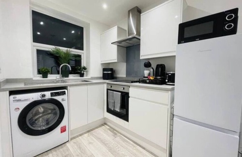 Watford Apartment | Central 1BR Watford Flat 10A | Stayfolk
