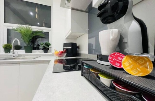 Watford Apartment | Central 1BR Watford Flat 10A | Stayfolk
