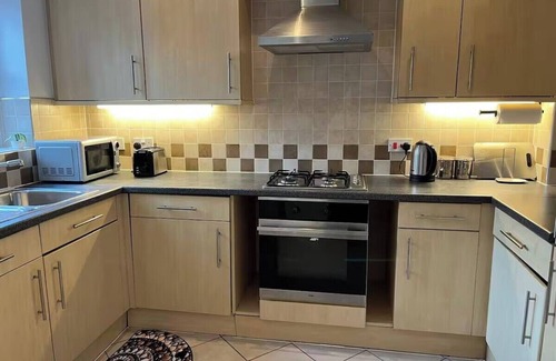 Darley Abbey Apartment | Central 2-Bed Apartment - Sleeps 5 & Free Parking