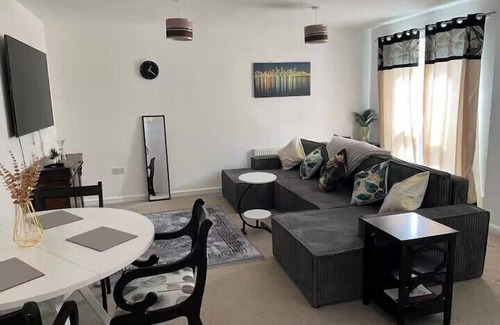 Darley Abbey Apartment | Central 2-Bed Apartment - Sleeps 5 & Free Parking