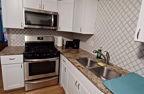 Albuquerque Apartment | Central 2 br apt with AC close to UNM/Airport/I-25/CNM/Hospital/Stadium/Netflix